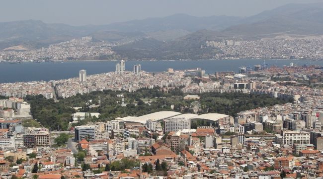 İzmir'in COVİD-19 verileri sevindirdi! Günlük vaka sayılarında yüzde 60'a yaklaşan...