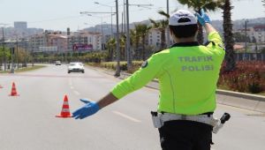 İzmir polisi kısıtlamanın ilk gününde göz açtırmadı