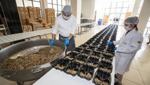 İzmir'de 430 bin kişilik iftar sofrası