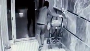 Karşıyaka'da hırsızlar bebek arabası ve ayakkabı çalarken kameralara yakalandı
