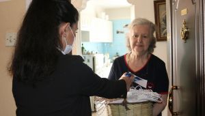 Konak'ta bayram hediyesi, 'balkon' sepeti