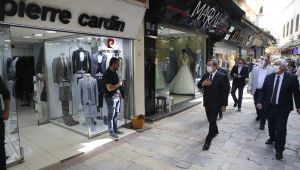 Konak'ta Kemeraltı Çarşısı ve berber esnafı kepenklerini açtı