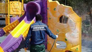 Konak’ta parklar çocuklar için hazırlanıyor