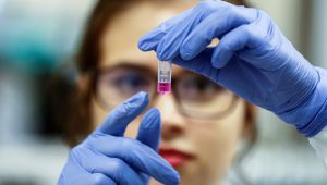 Oxford Üniversitesi'nden 320 kişi üzerinde denenen aşı hakkında olumlu haber!