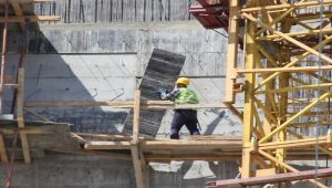 Sokağa çıkma kısıtlamasında 1 Mayıs'ı çalışarak geçirdiler