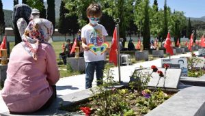 Soma’nın çocukları parka değil mezarlara koştu!