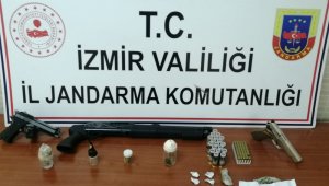 İzmir'de jandarmadan uyuşturucu baskını: 4 gözaltı