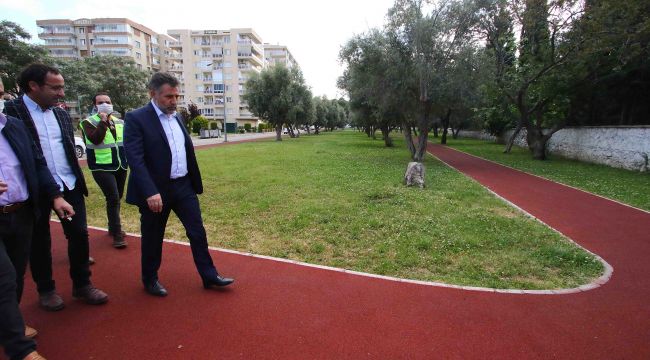 Bayraklı'da parklara yenileme çalışması: 30 park baştan aşağı yenilendi