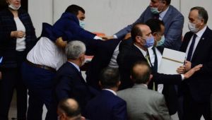 CHP'li Özel'e saldırmıştı, MHP'li Kılavuz böyle etkisiz hale getirildi!