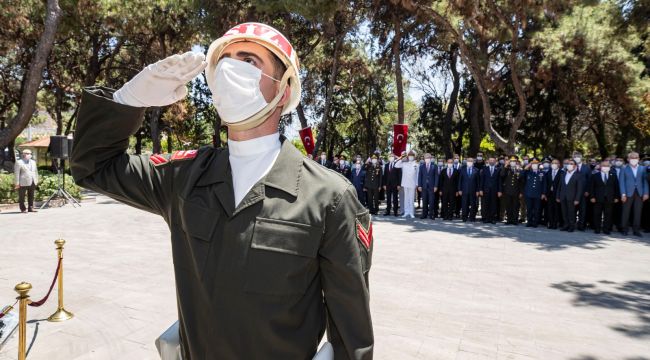 15 Temmuz Demokrasi ve Milli Birlik Günü'nde şehitler İzmir'de anıldı