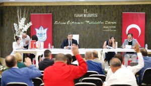 Batur: Konak Belediyesi’nin ayakları yere sağlam basıyor