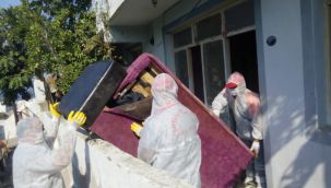 Bayraklı'da 30 metrekarelik evden 1.5 ton atık çıktı