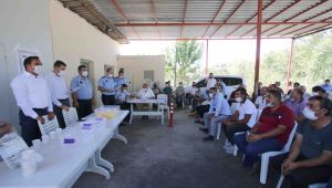 Bayraklı’da zabıtalar gözlemci oldu, satıcılar kura çekti