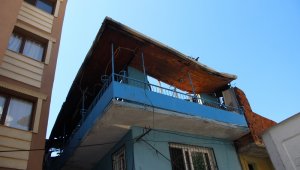 Bayraklı sabaha karşı alevlerle uyandı!