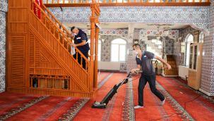 Buca'nın camilerinde bayram temizliği