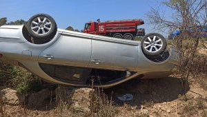 Selçuk'ta tekeri patlayan araç takla attı!