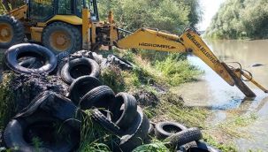 İzmir'in akarsuyu'ndan balık yerine kamyon lastiği çıktı!