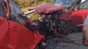 İzmir - Çeşme otoyolunda kaza: 1 ölü, 1 yaralı