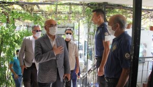 İzmir Valisi Köşger, polislerle bayramlaştı
