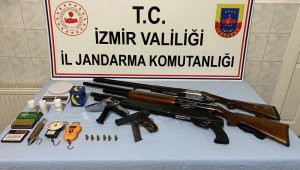 İzmir'de Hint keneviri ve silah ele geçirildi