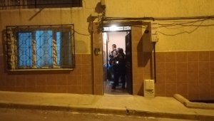 İzmir'de kaçak alkol içtiği iddia edilen kişi hastaneye kaldırıldı