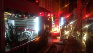 İzmir'de korku dolu anlar: 5 katlı otelde yangın çıktı