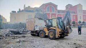 Karşıyaka'da moloz dökümünü iz süren zabıta engelledi