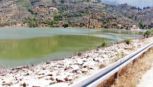 Ödemiş Bademli Barajı’nda tasarruflu sulama sürüyor