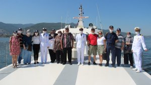 Şehit ve gazi yakınları ile gaziler, İzmir Körfezi'ni gezdi