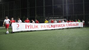 Türk Kızılay'ına destek için ter döktüler!