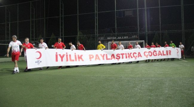 Türk Kızılay'ına destek için ter döktüler!