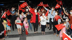 Balçova'da maskeli 30 Ağustos kutlaması