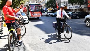 Başkan Soyer'den bisikletli bayram turu