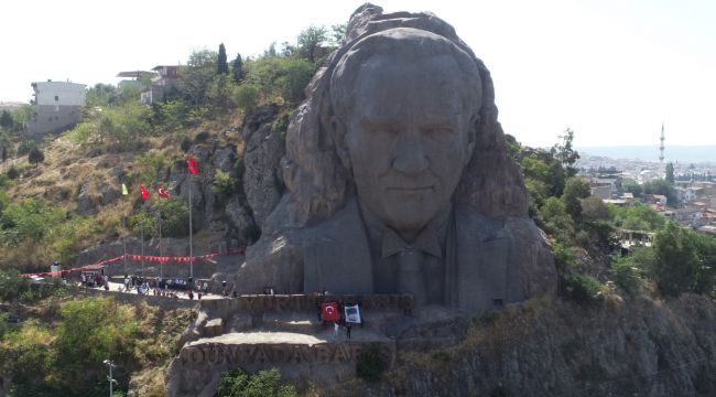 Buca 30 Ağustos Zafer Bayramını Atatürk Maskı’nda kutladı