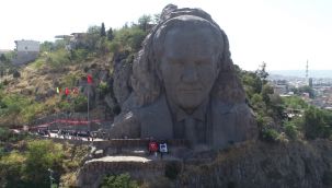 Buca 30 Ağustos Zafer Bayramını Atatürk Maskı’nda kutladı
