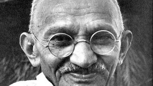 Gandhi'nin posta kutusuna bırakılan gözlüğü açık artırmada rekor fiyata satıldı