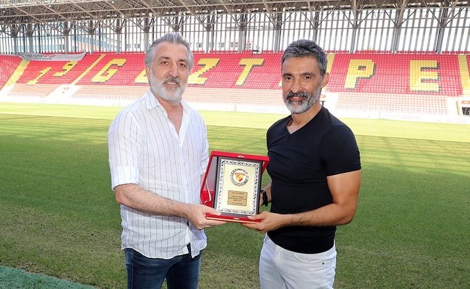 Göztepe'den antrenör Suat Arıcan'a anlamlı veda