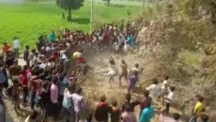 Hindistan'da inek eti taşıdığı iddia edilen Müslüman genç linç edildi