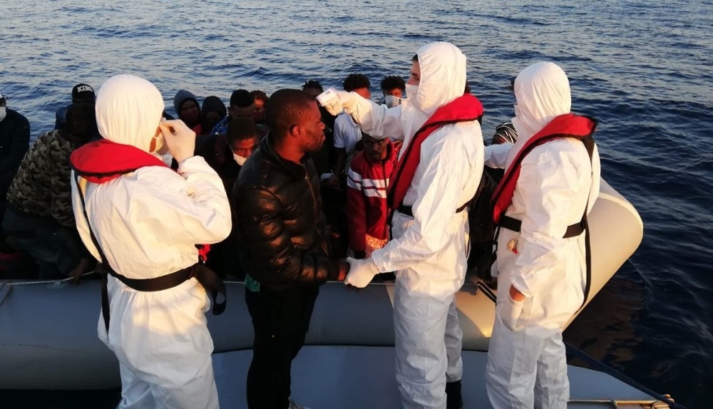 İzmir'de 68 düzensiz göçmen kurtarıldı