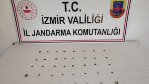 İzmir'de düzenlenen operasyon'da bir kişi tarihi paraları satamadan yakalandı!
