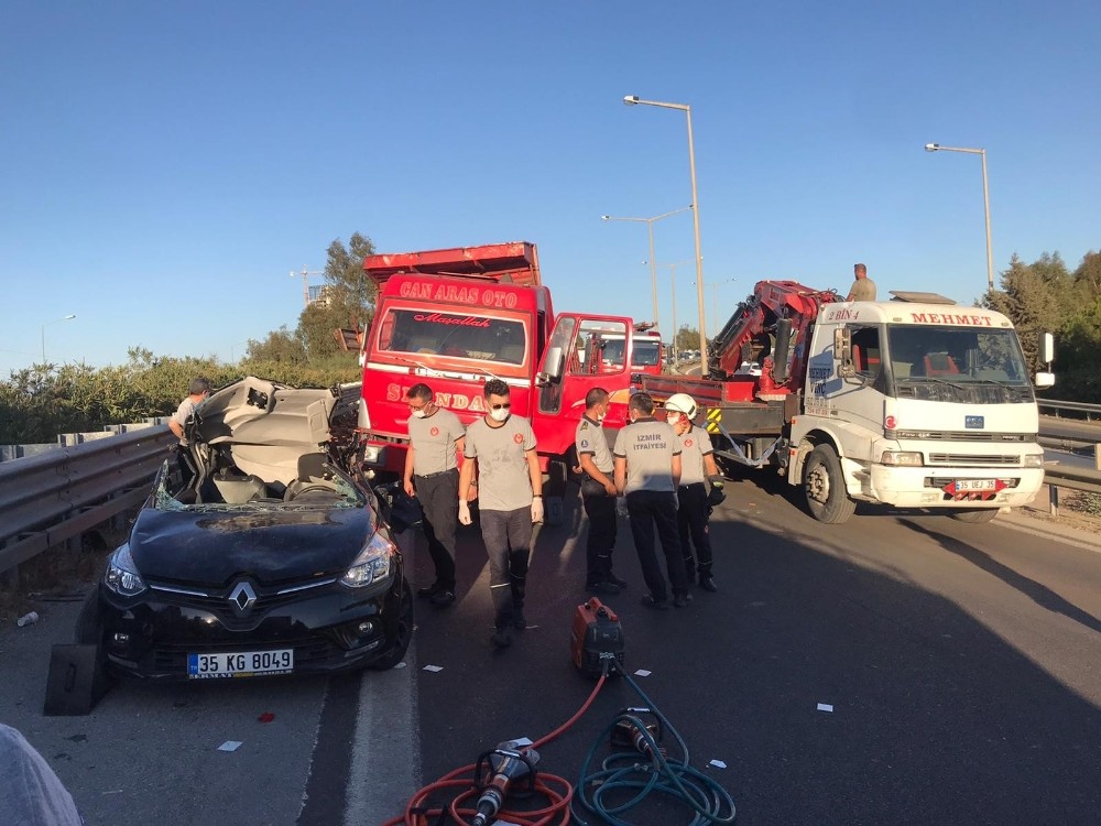 İzmir'de feci kaza: 1 ölü, 3 yaralı