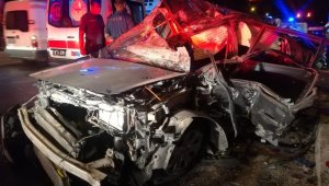 İzmir'de feci kaza: 1'i ağır, 3 yaralı
