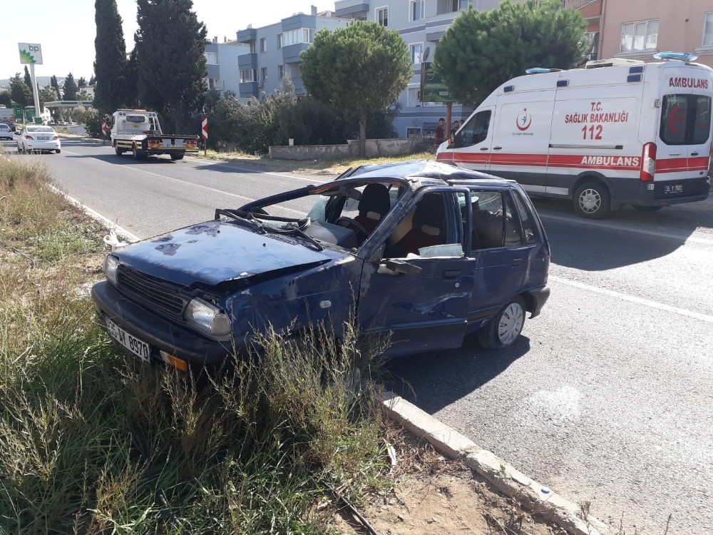 İzmir'de hafriyat kamyonu ile otomobil çarpıştı: 2 yaralı