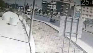 İzmir'de karşıdan karşıya geçerken otomobil çarptı