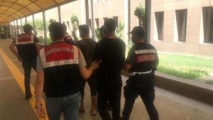 İzmir'de mevsimlik işçilerin arasında çalışan 2 YPG Terör Örgütü mensubu yakalandı