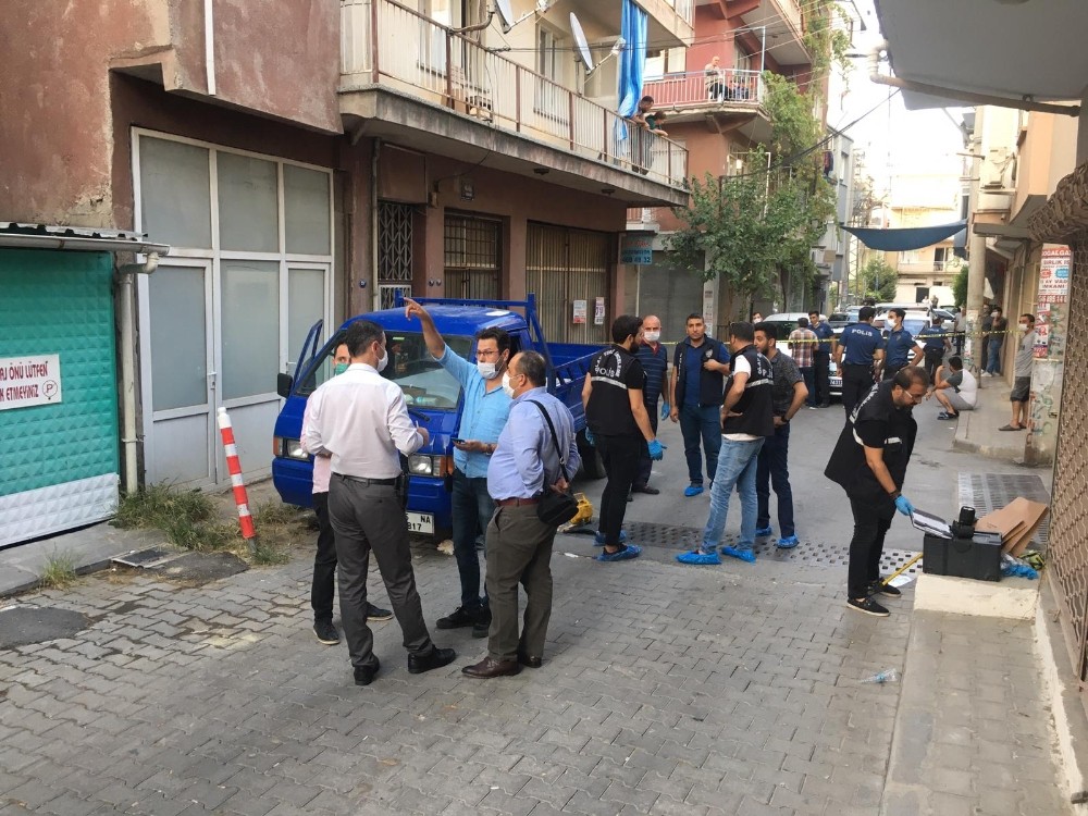 İzmir'de sokak ortasında infaz