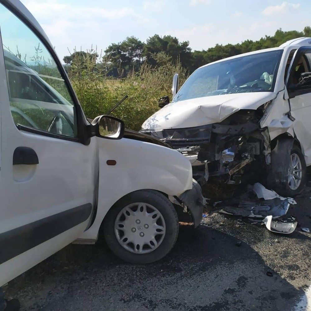 İzmir'de trafik kazasında yaralananlardan birisi hayatını kaybetti
