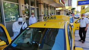 İzmir'deki taksiler sürekli dezenfekte ediliyor