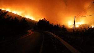 İzmir'deki yangın büyüyor: Siteler boşaltıldı