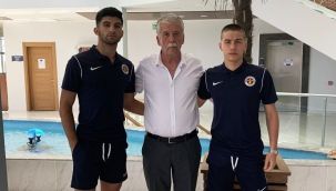 Menemenspor 2 futbolcusunu daha profesyonel yaptı